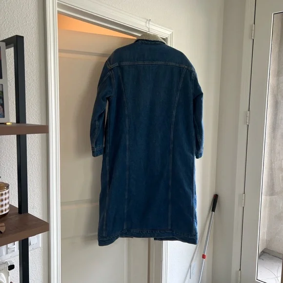 Levi's Classic Blue Denim Coat with Sherpa Lining NEVER WORN - Picture 5 of 7